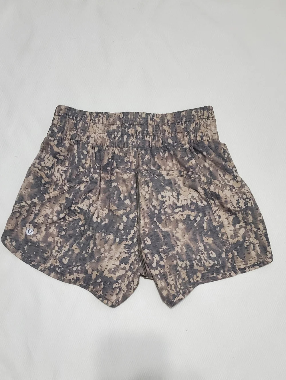 Lululemon Tracker Shorts V 4" Gritstone White Opal Multi Size 4 - Picture 6 of 10
